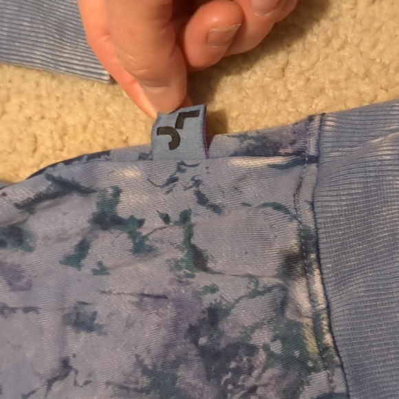 Women's NWT Joy Lab Relaxed Fit Sweatshirt - Picture 5 of 16